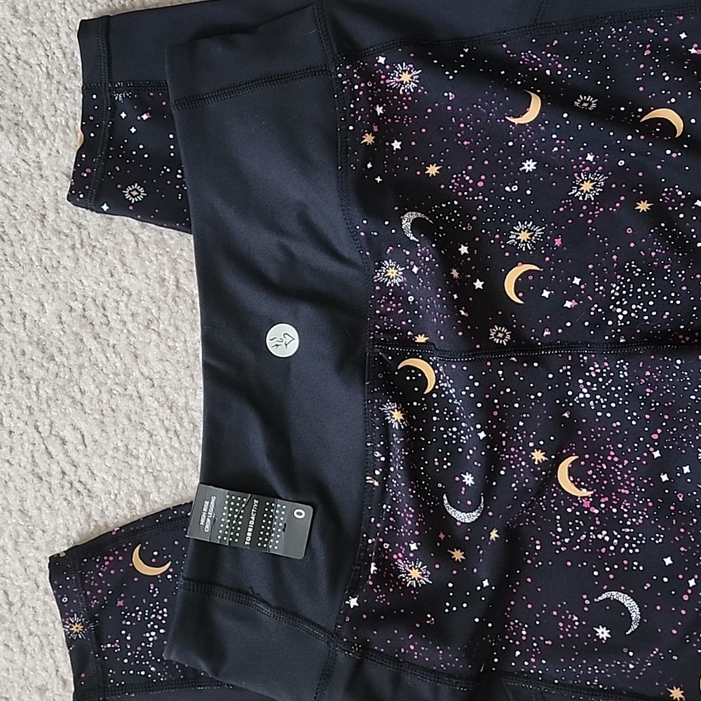 Torrid Active Capri - image 3